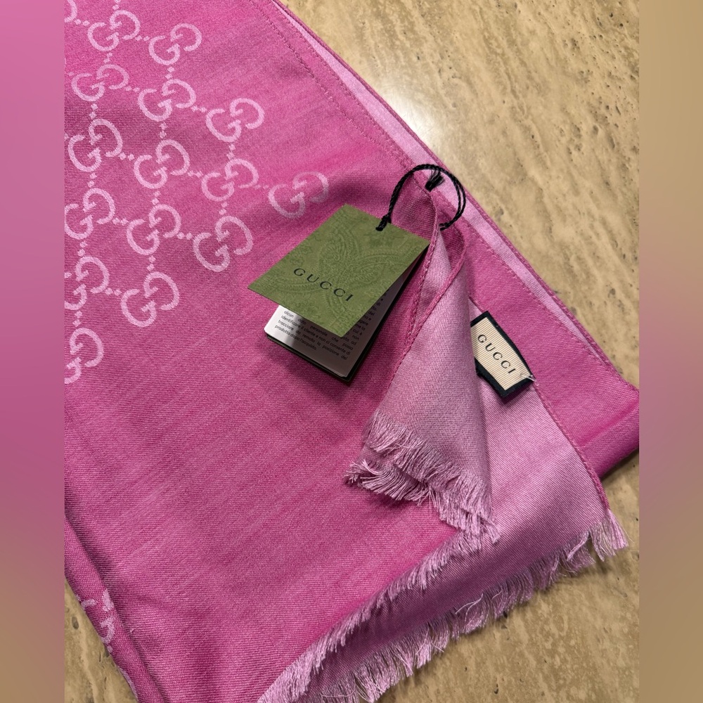 Gucci NWTS monogram GG pink silk/wool scarf